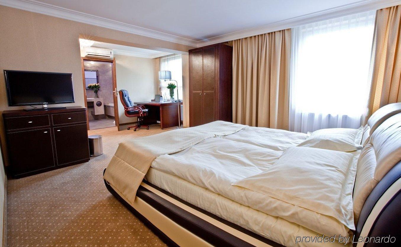 M Hotel Sosnowiec Oda fotoğraf